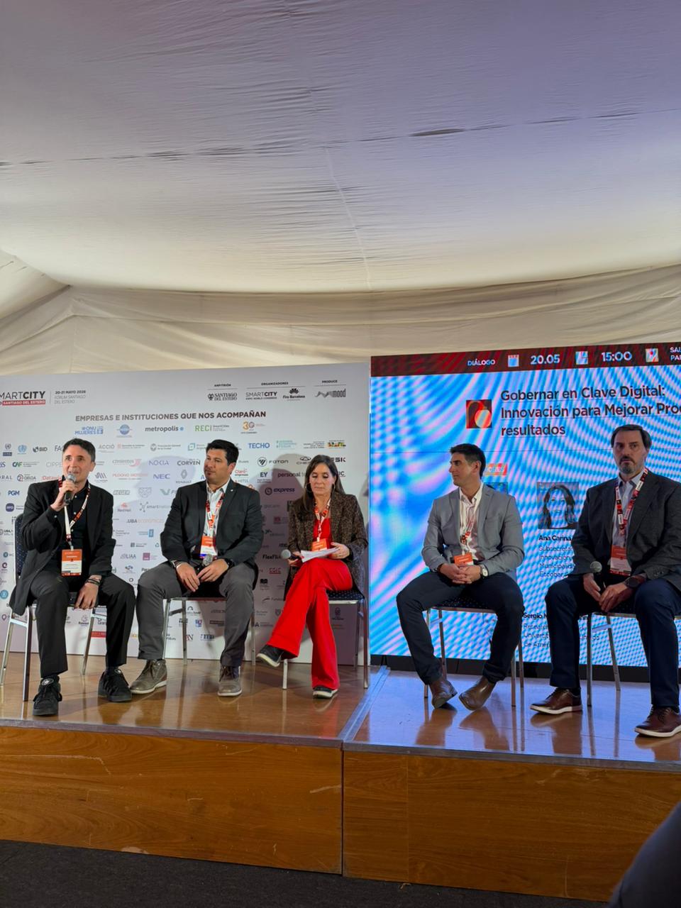 Sergio Mastrogiovanni with co-panelists Hernán Contreras (CIIAR / RIL), Ana Carina Rodríguez (Municipalidad de Escobar), Lucas Mathé (Municipalidad de Córdoba) and Nicolás Ramos (EY Argentina) at Smart City Expo Santiago del Estero 2026